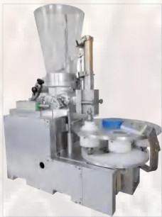 Siomai que hace la bola de masa hervida Gyoza 1500pcs/H del panel de Digitaces de la máquina de Momos de la comida