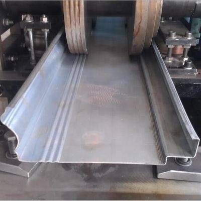 rollo de acero del perno prisionero 4.2T que forma la puerta de la máquina 30m/min Warehouse